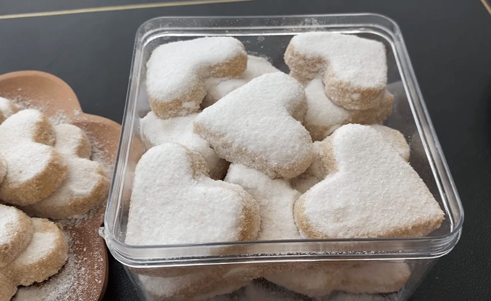 7 Tips Membuat Kue Putri Salju Lumer di Mulut, Ekstra Lembut!