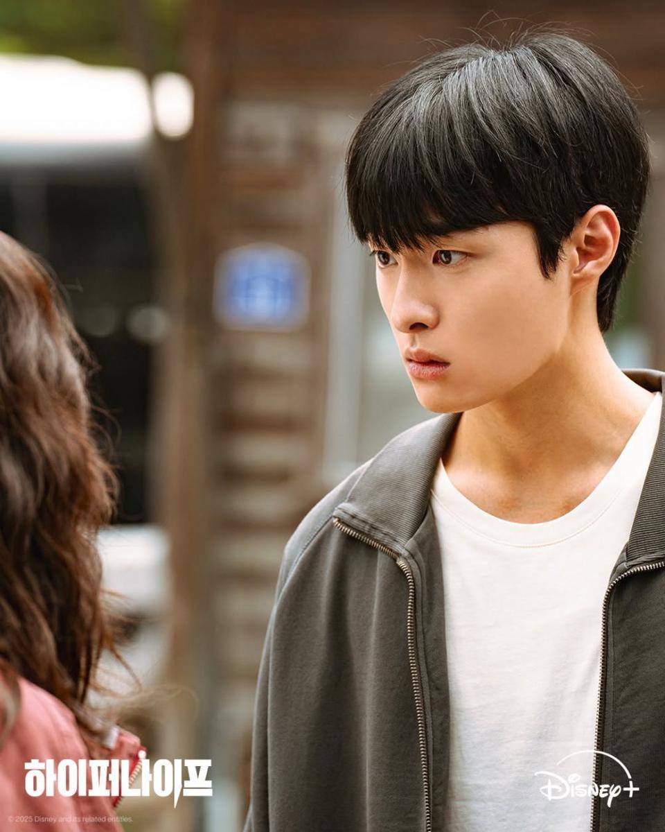 still cut Hyper Knife (instagram.com/disneypluskr)