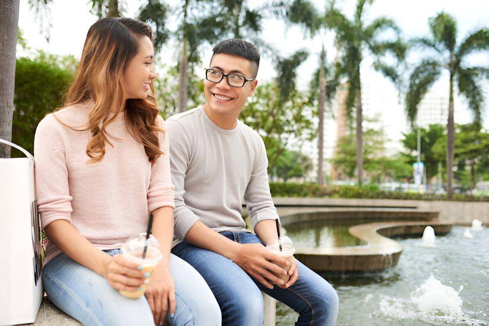 ilustrasi pasangan membicarakan flashback perjalanan hubungan (freepik.com/pressfoto)