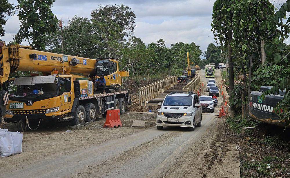 Jembatan sementara di Jalan Nasional Semoi Dua-KM 38 Samboja, tepatnya di KM 9,5, Kabupaten Kutai Kartanegara juga menjadi atensi. (Dok. BBPJN Kaltim)