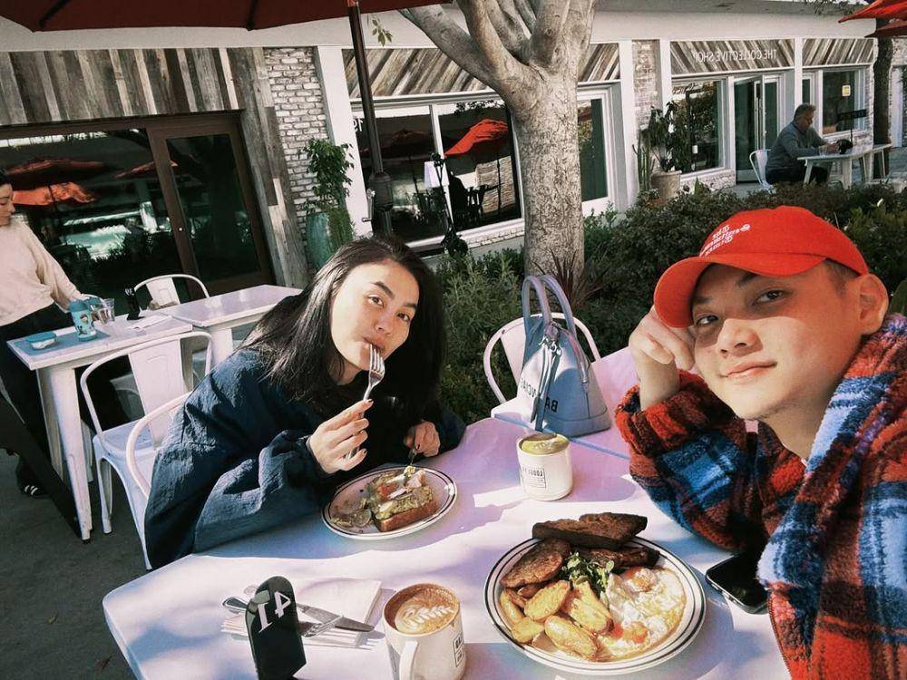 Agnez Mo dan kekasih, Adam Rosyadi (instagram.com/agnezmo)