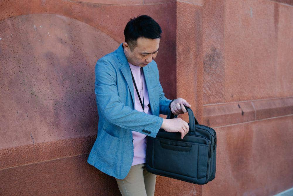 [QUIZ] Kami Bisa Tahu Seperti Apa Isi Otakmu dari Pilihan Isi Tas Aja