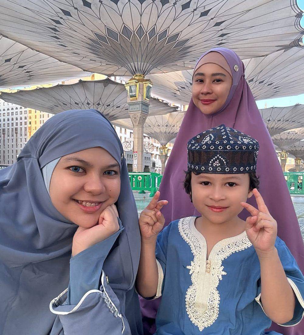 anak Chikita Meidy ikut umrah saat Ramadan 2025 (instagram.com/chikitameidy)