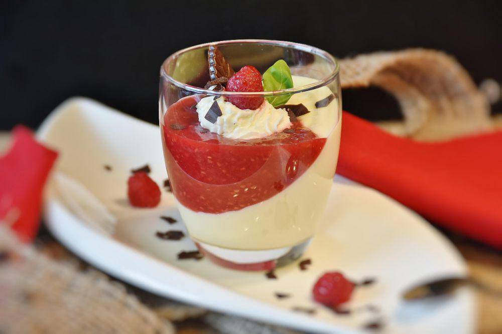 Puding strawberry (pixabay.com/RitaE)