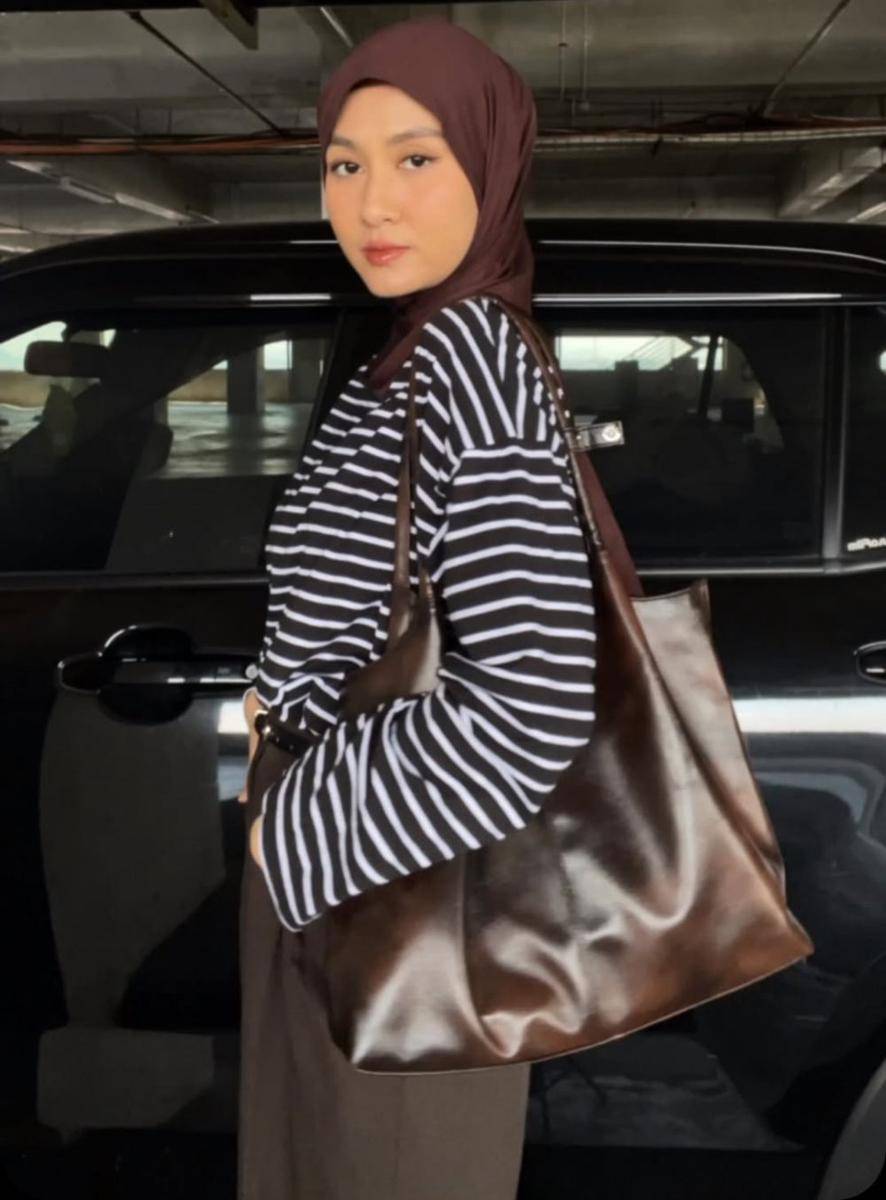 mix and match outfit cokelat tua ala Inas Rana (instagram.com/inasrana)