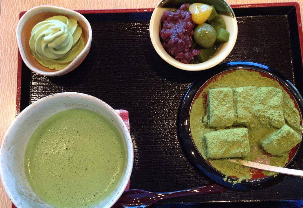 potret makanan dan minuman yang terbuat dari teh hijau matcha (commons.wikimedia.org /Agnieszka Mozer)
