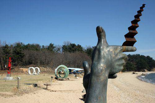 potret tempat wisata dekat Incheon Airport Baemikkumi Sculpture Park (dok. Visit Korea/Korea Tourism Organization)