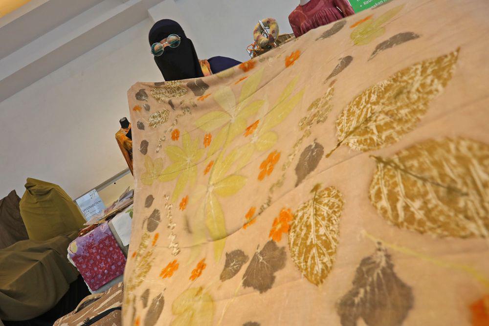 Cinta Lingkungan, LH Collection Bikin Produk Ecoprint Sejak 2019