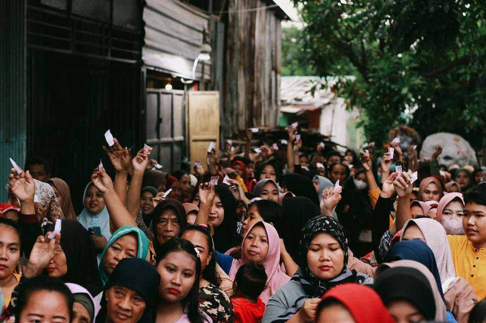 potret Atta Halilintar di kampung pemulung (instagram.com/attahalilintar)