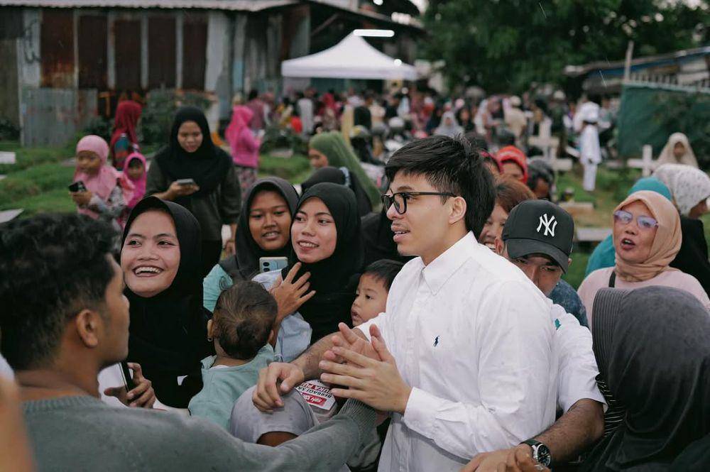 potret Atta Halilintar di kampung pemulung (instagram.com/attahalilintar)