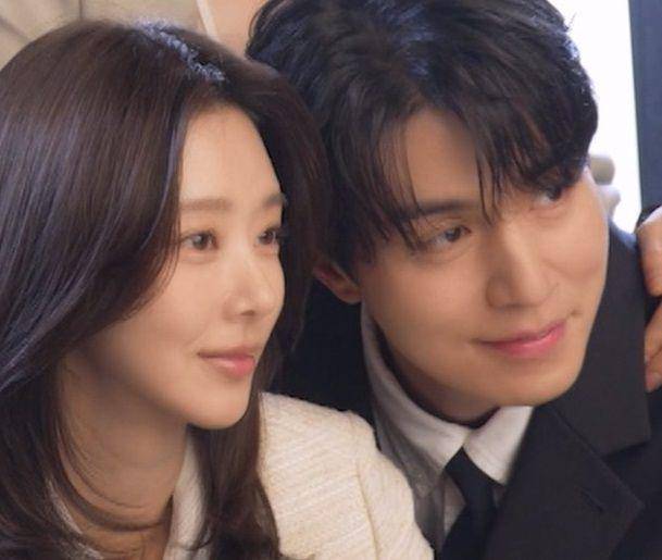 still cut drama Korea The Divorce Insurance (instagram.com/tvn_drama)