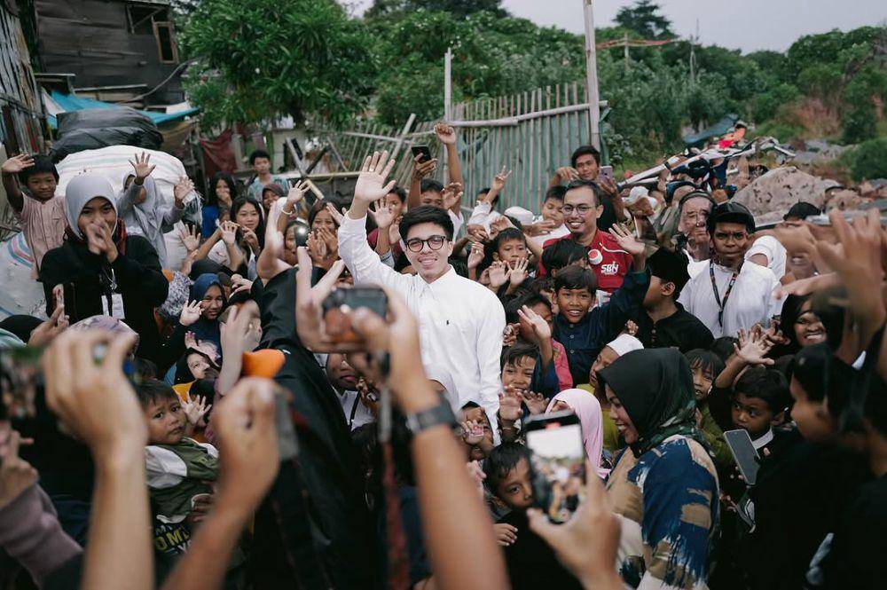 potret Atta Halilintar di kampung pemulung (instagram.com/attahalilintar)