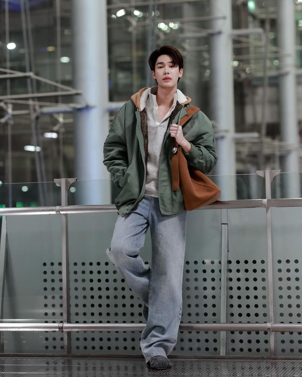 OOTD pakai jaket ala Dew Jirawat (instagram.com/dew_jsu)