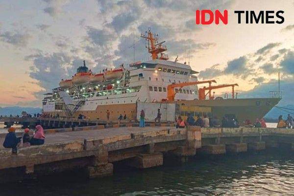 Foto KM Tilongkabila saat sandar di Pelabuhan Bima (IDN Times/Juliadin)