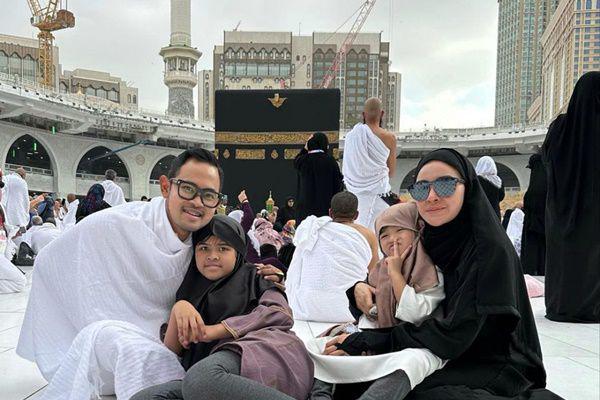 7 Potret Shandy Purnamasari dan Juragan 99 Dinner di Zamzam Tower