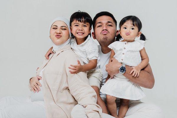 Pemotretan Maternity Kesha Ratuliu yang Lagi Hamil Anak Ketiga