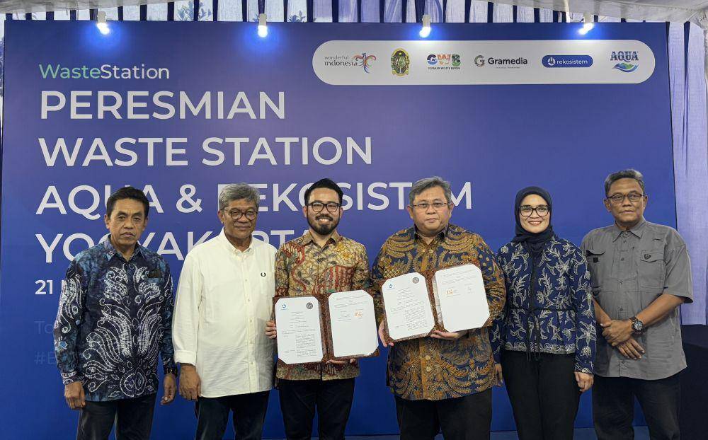 Peluncuran Waste Station di Gramedia Yogyakarta, Jalan Sudirman, Jumat (21/3/2025). (IDN Times/Herlambang Jati Kusumo)
