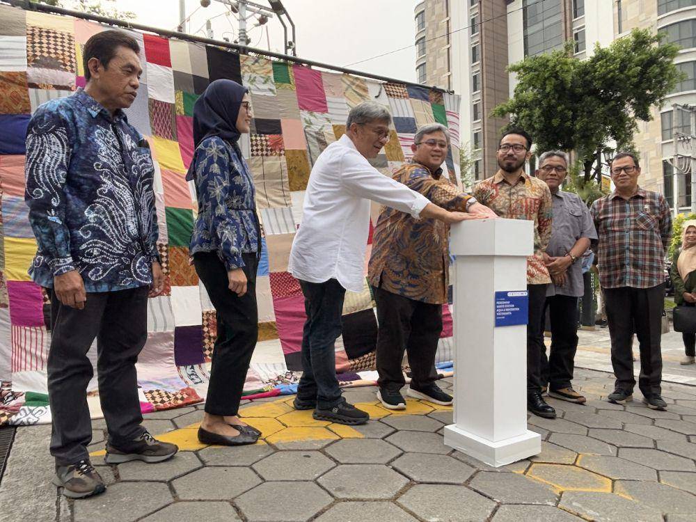Peluncuran Waste Station di Gramedia Yogyakarta, Jalan Sudirman, Jumat (21/3/2025). (IDN Times/Herlambang Jati Kusumo)