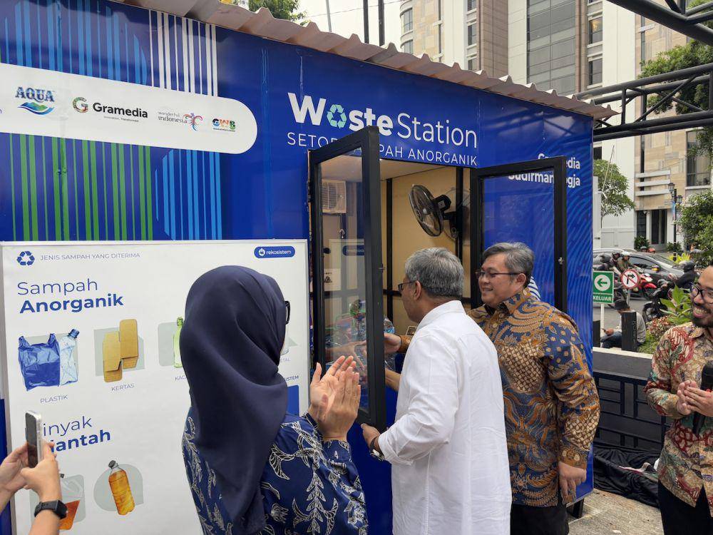 Peluncuran Waste Station di Gramedia Yogyakarta, Jalan Sudirman, Jumat (21/3/2025). (IDN Times/Herlambang Jati Kusumo)
