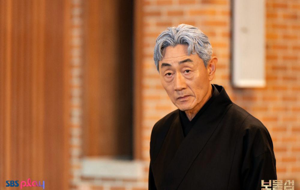 Still cut Buried Hearts (dok. SBS/Buried Hearts)