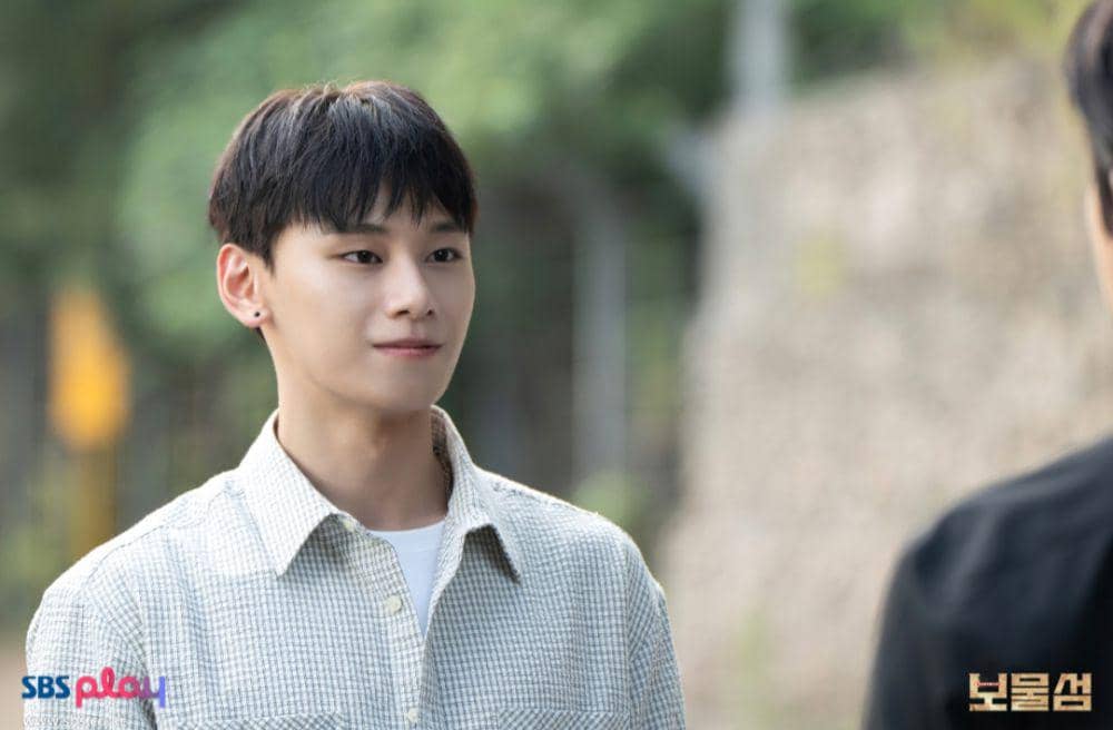 Still cut Buried Hearts (dok. SBS/Buried Hearts)