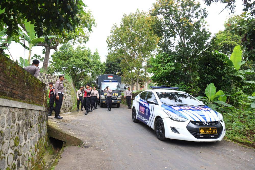 Sebanyak 400 personel Polri dari Polres Magetan dan Polsek jajaran diterjunkan ke lapangan amankan jalanya PSU. IDN Times/ Istimewa.