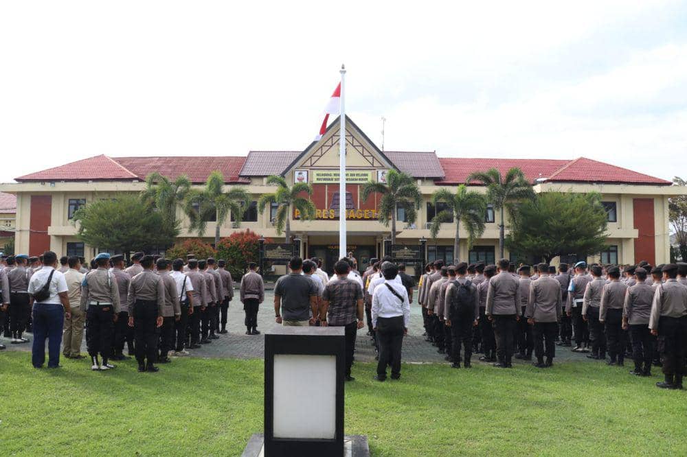 Sebanyak 400 personel Polri dari Polres Magetan dan Polsek jajaran diterjunkan ke lapangan amankan jalanya PSU. IDN Times/ Istimewa.