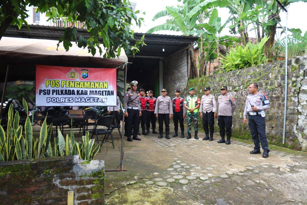 Sebanyak 400 personel Polri dari Polres Magetan dan Polsek jajaran diterjunkan ke lapangan amankan jalanya PSU. IDN Times/ Istimewa.