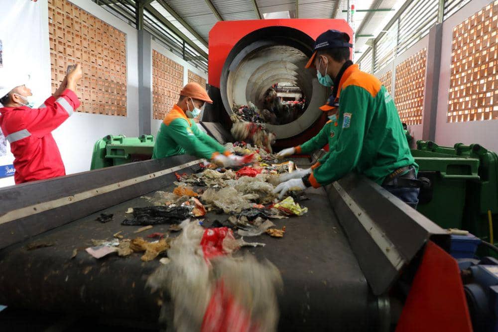 Rano Karno Dorong Warga Jakarta Biasakan Pilah Sampah dari Rumah 