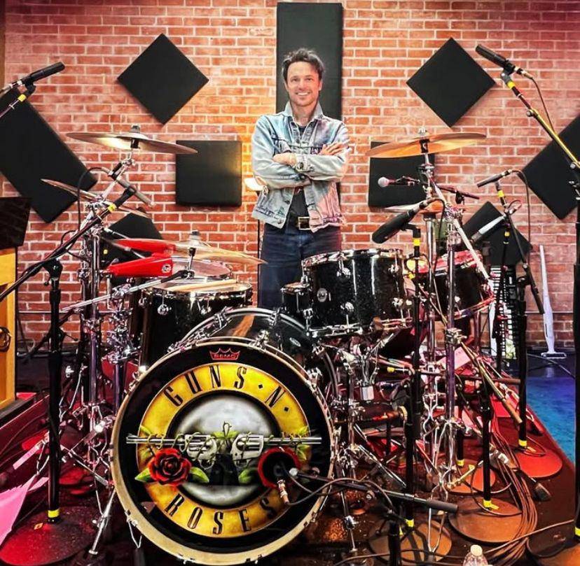 biodata dan profil Isaac Carpenter, drummer baru Guns N’ Roses (Instagram.com/gunsnroses)