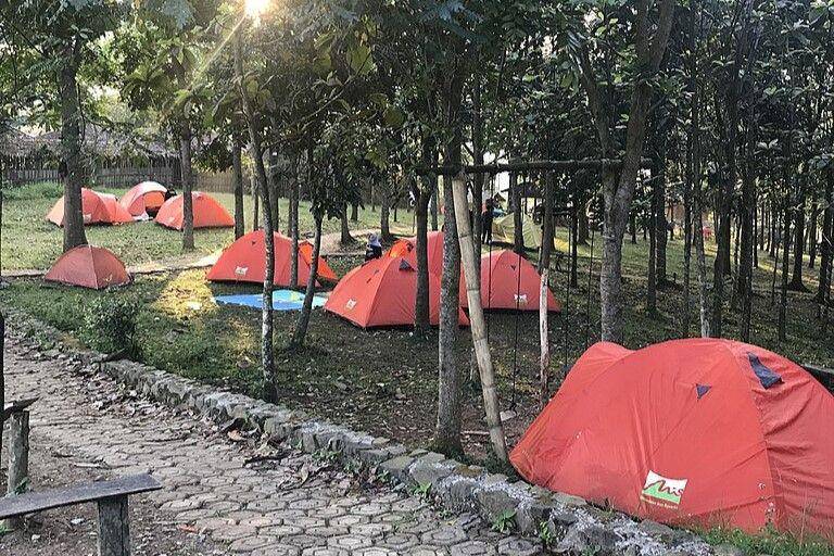 Potret area camping di Puncak Sempur Karawang (commons.wikimedia.org/Puncak Sempur)