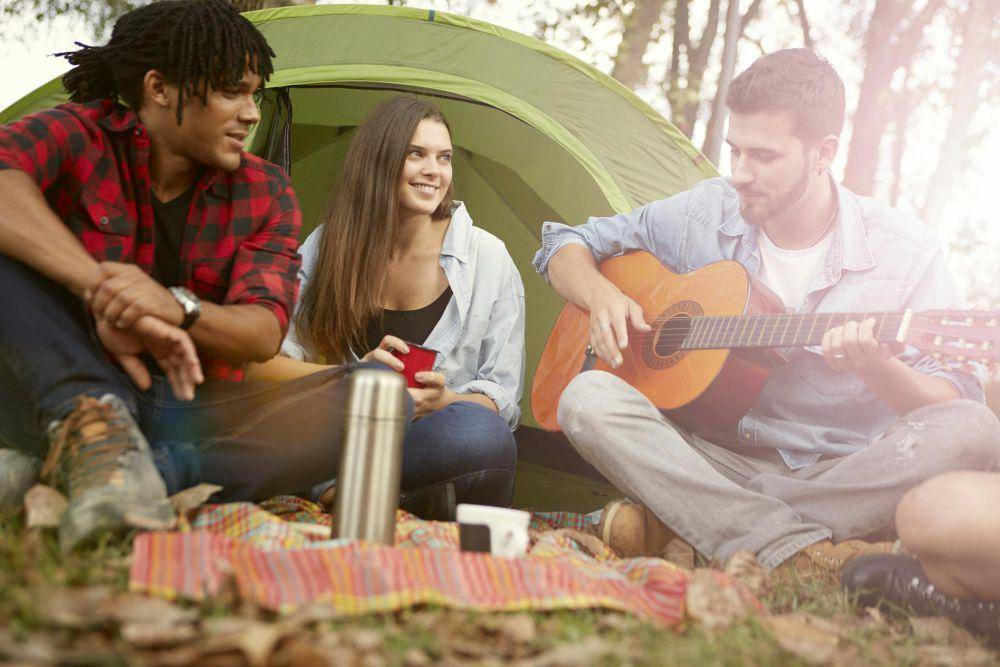 ilustrasi mengenalkan pacar ke teman (Pexels.com/Andrea Piacquadio)