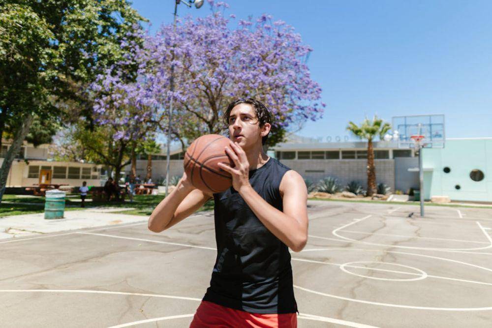 ilustrasi melempar bola basket (pexels.com/RDNE Stock project)