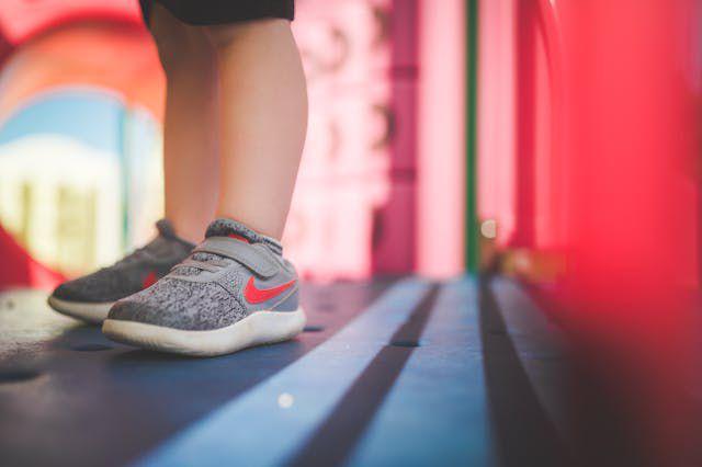 5 Tips Memakai Sneakers Velcro untuk Pria agar Tampil Stylish