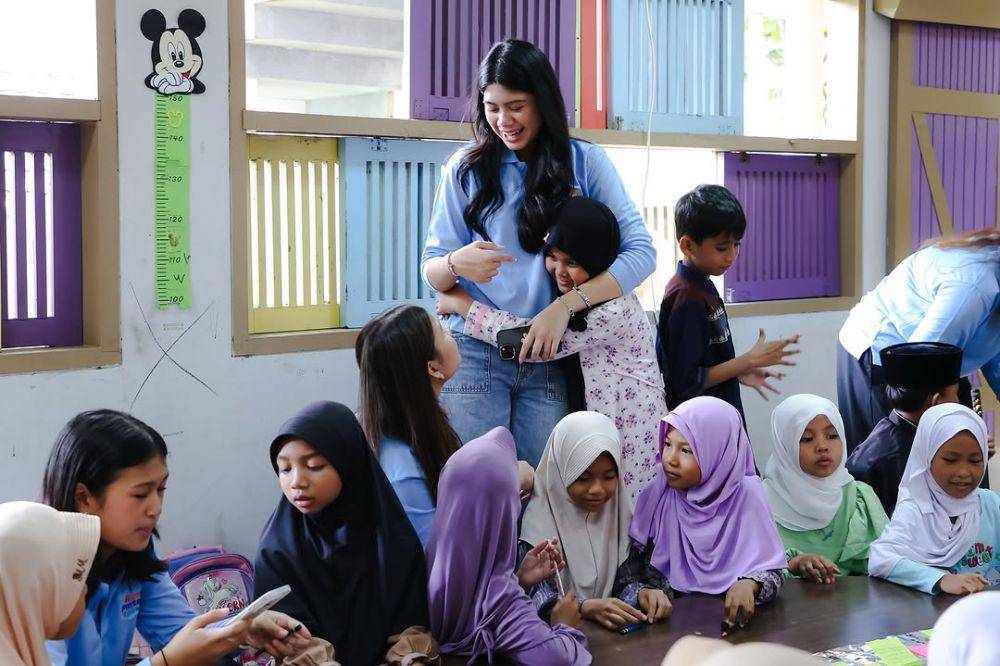 potret Aira jadi relawan (instagram.com/annisayudhoyono)