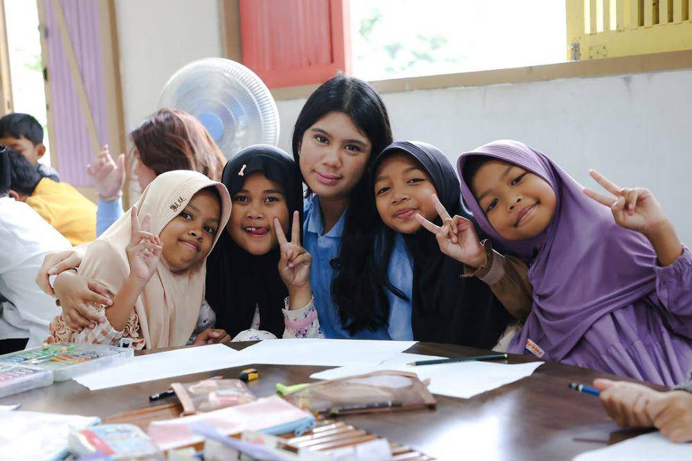 potret Aira jadi relawan (instagram.com/annisayudhoyono)