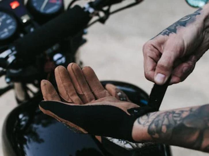 Tips Mencegah Sarung Tangan Motor Berjamur
