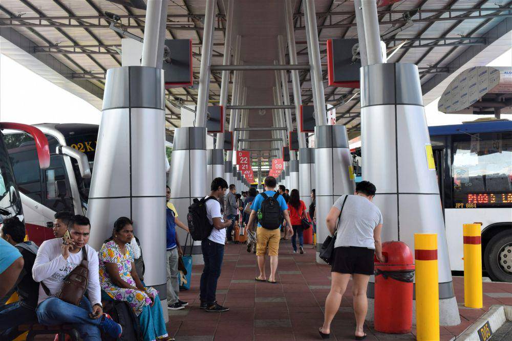 Terminal bus Johor Bahru di Larkin Jaya. (unsplash.com/silvia)