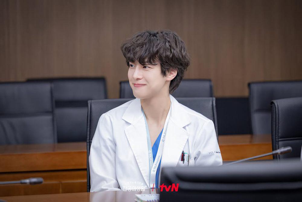 Kang Yoo Seok di Resident Playbook (instagram.com/tvn_drama)