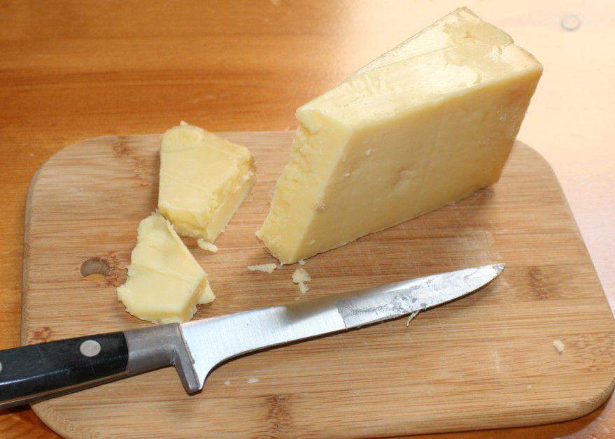 Ilustrasi keju cheddar (commons.wikimedia.org/J.P.Lon)