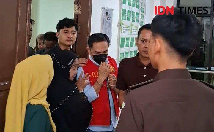 Mustadir Dg Sila, suami dari Fenny Frans, kembali menjalani sidang lanjutan di Pengadilan Negeri (PN) Makassar, Sulawesi Selatan, Kamis (20/3/2025). IDN Times/Darsil Yahya