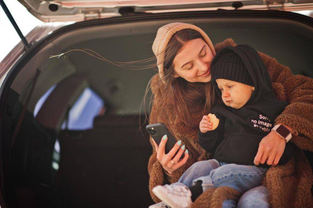 ilustrasi gadget untuk hiburan anak (freepik.com/ASphotofamily)