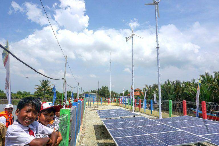 Untuk meningkatkan pengembangan pemanfaatan energi bersih, Jamal mengikuti program sertifikasi ketenagalistrikan yang diadakan Pertamina bekerja sama dengan Kementerian ESDM. Hal itu sebagai wujud pengembangan energi bersih menuju target Net Zero Emission 2060. (Dok. Pertamina)