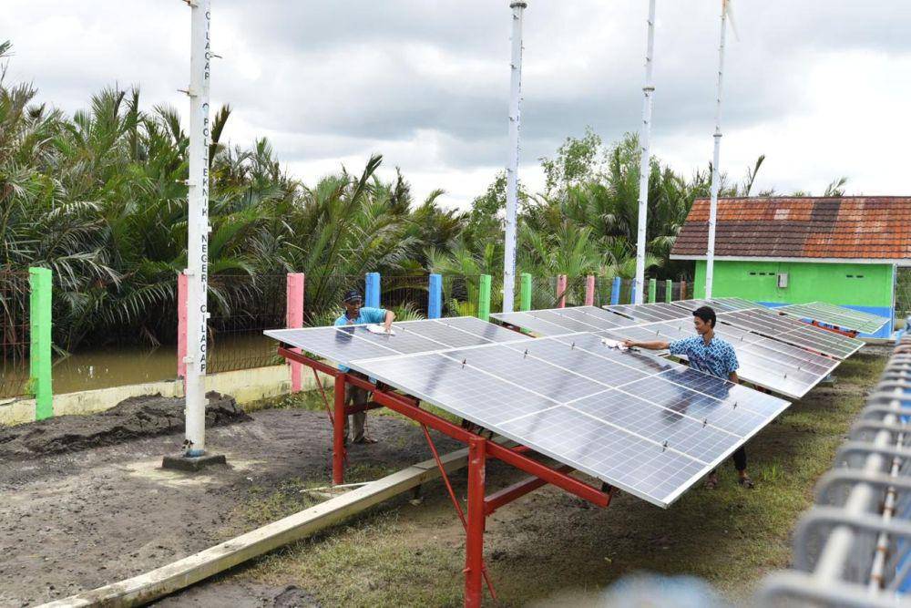 Untuk meningkatkan pengembangan pemanfaatan energi bersih, Jamal mengikuti program sertifikasi ketenagalistrikan yang diadakan Pertamina bekerja sama dengan Kementerian ESDM. Hal itu sebagai wujud pengembangan energi bersih menuju target Net Zero Emission 2060. (Dok. Pertamina)