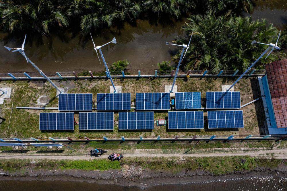 Untuk meningkatkan pengembangan pemanfaatan energi bersih, Jamal mengikuti program sertifikasi ketenagalistrikan yang diadakan Pertamina bekerja sama dengan Kementerian ESDM. Hal itu sebagai wujud pengembangan energi bersih menuju target Net Zero Emission 2060. (Dok. Pertamina)