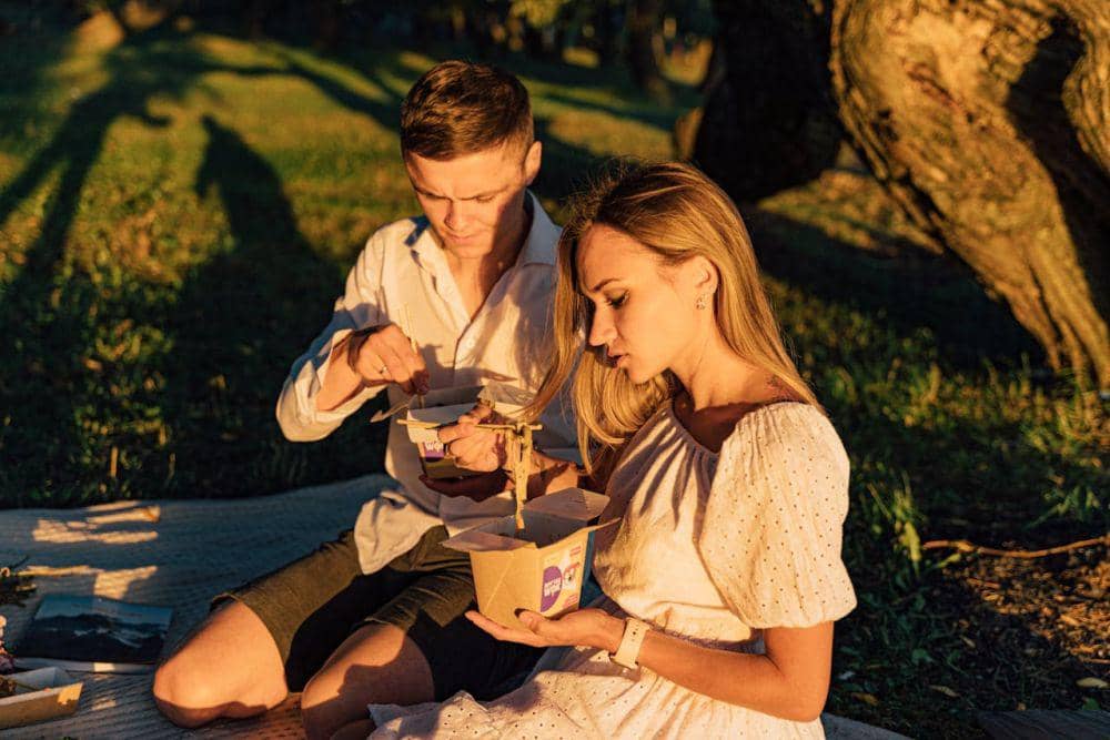 ilustrasi orang berkencan (pexels.com/ Antoni Shkraba)