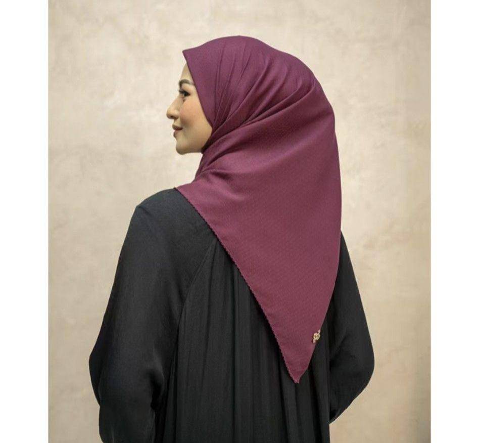 Heaven Lights Ezhil scarf (carousell.com)