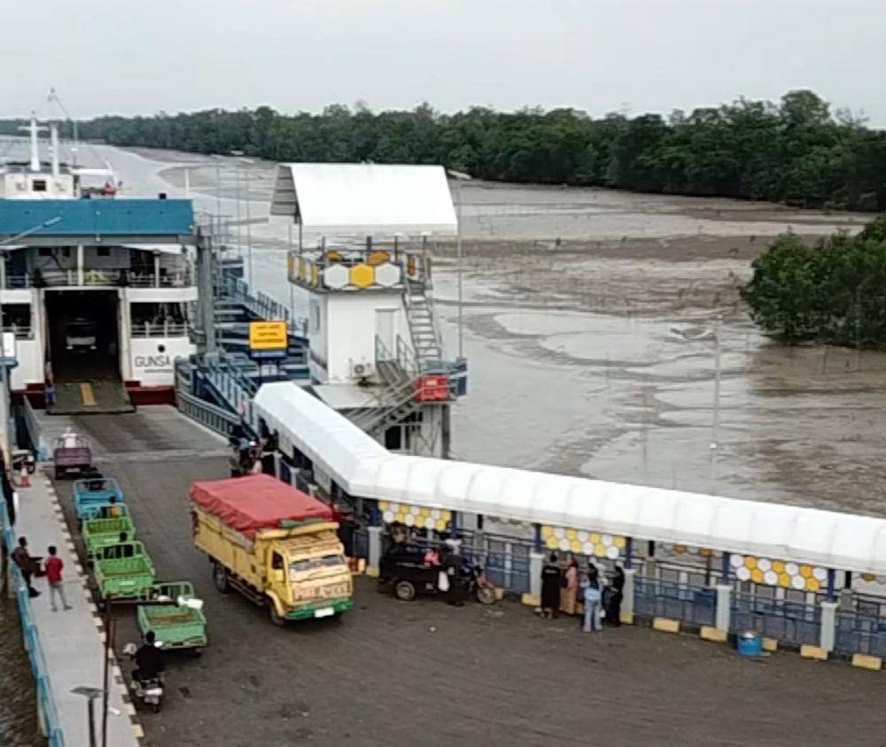 Suasana pelabuhan Tanjung Api-Api. (Dok. BPTD Sumsel)