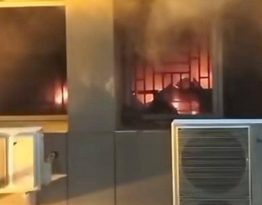 Kondisi kebakaran di ruang ULP Pemkab Muara Enim yang terbakar. (Potongan video: istimewa)