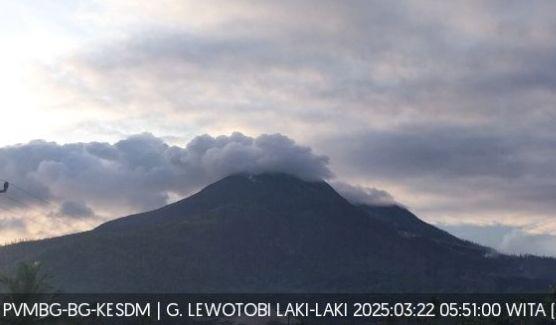 Gunung Lewotobi Laki-Laki Masih Aktif, Warga Diminta Waspada